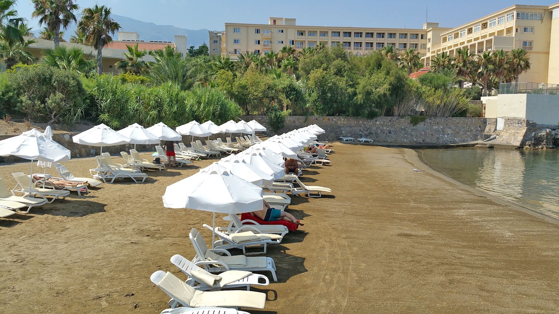 oscar hotel sand beach