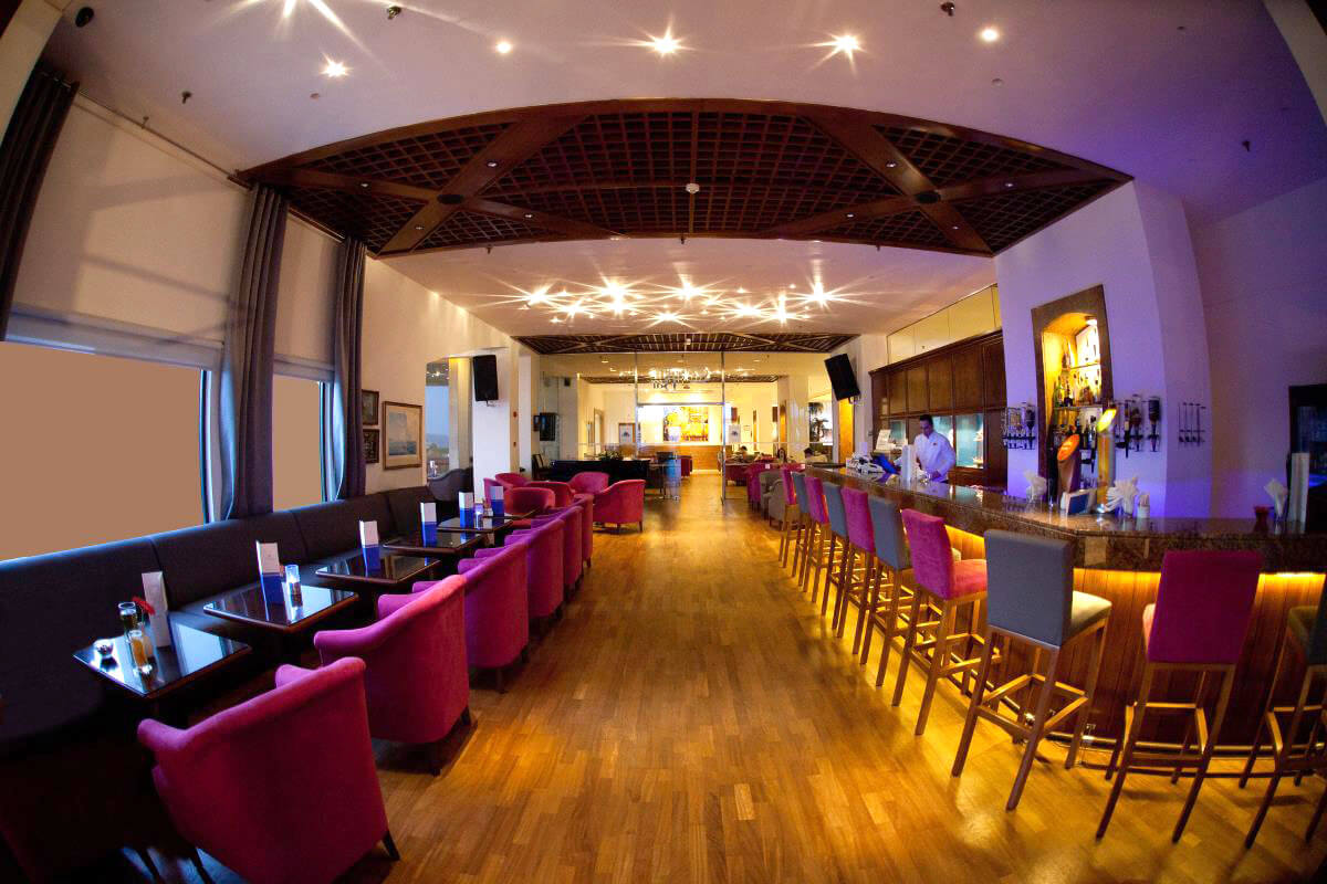 st.raphael hotel captains bar