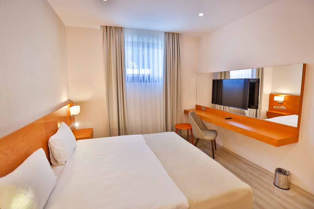 Economy Room 