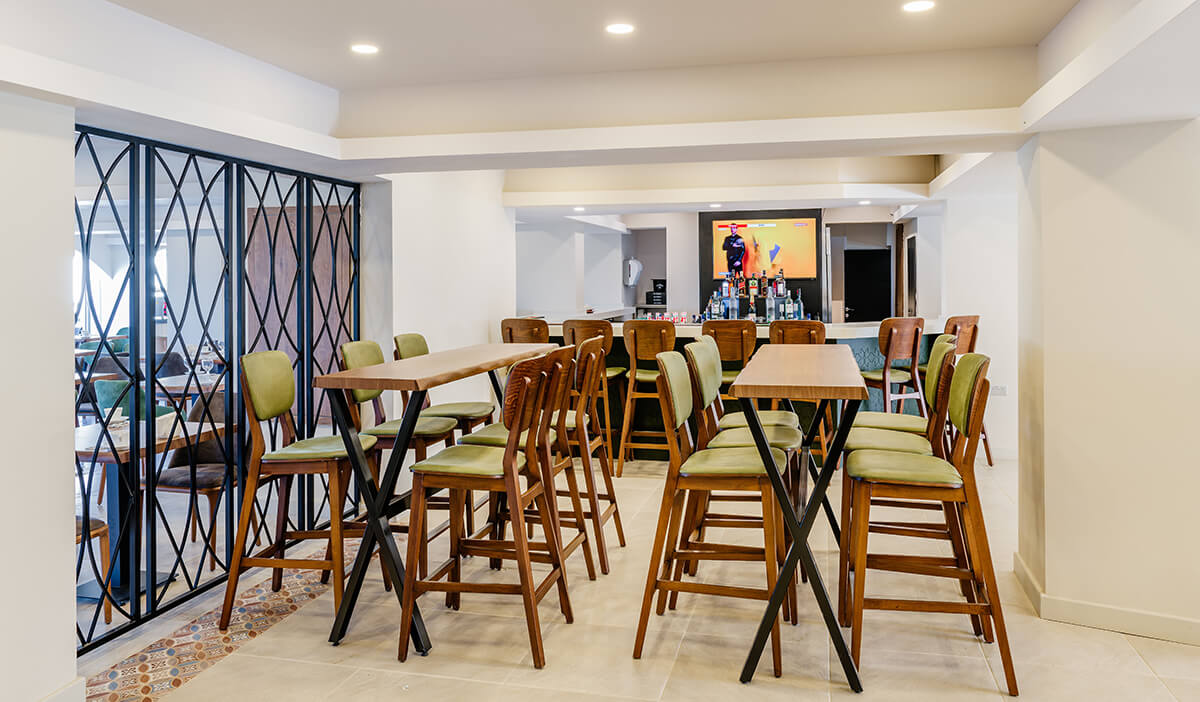 Olivia Palm Hotel