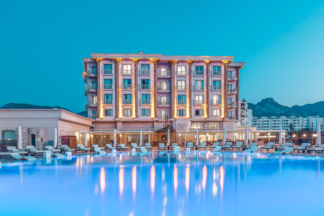 2 les ambassadeurs pool kyrenia