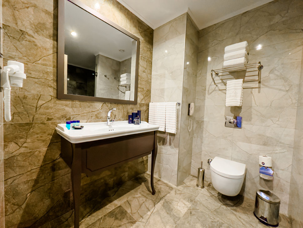 hotel bathroom arkin iskele famagusta