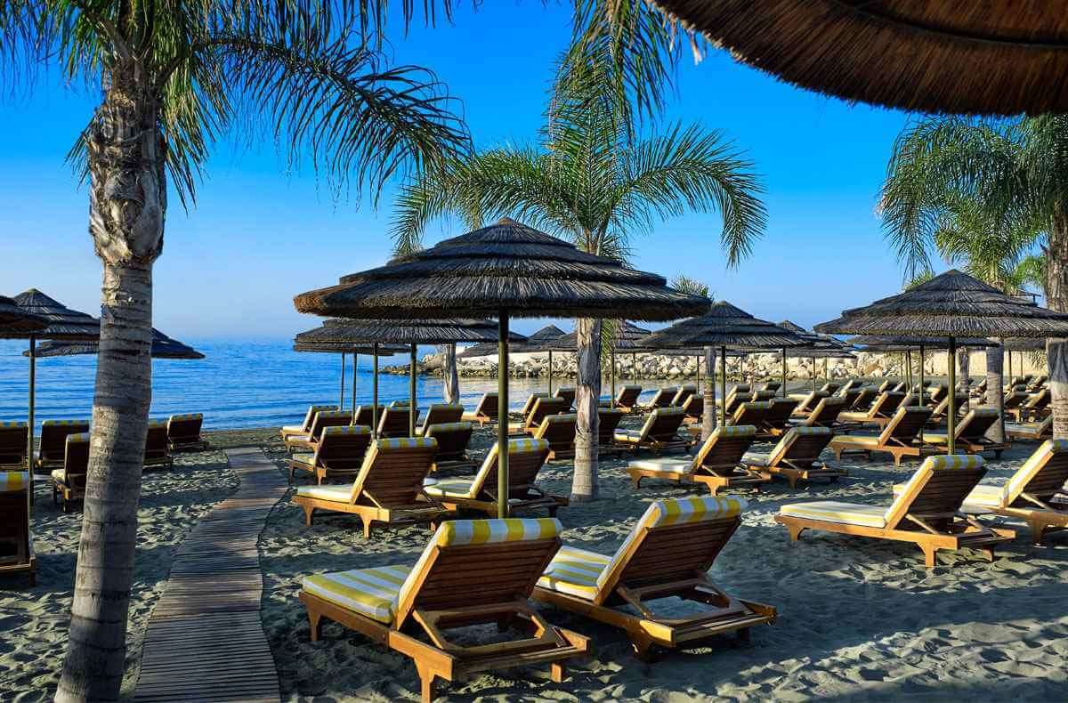 four seasons beach sunbeds