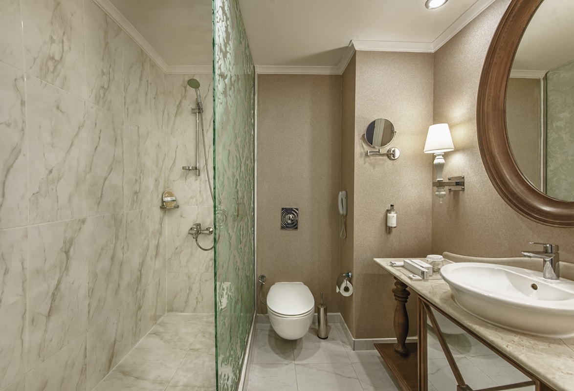 kaya artemis holiday bathroom