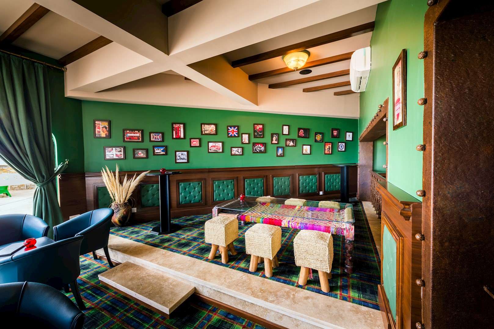 Bars & Restaurants