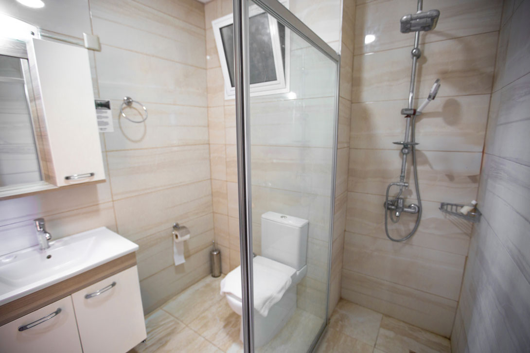 hotel-room-bathroom-interior-lapida-hotel