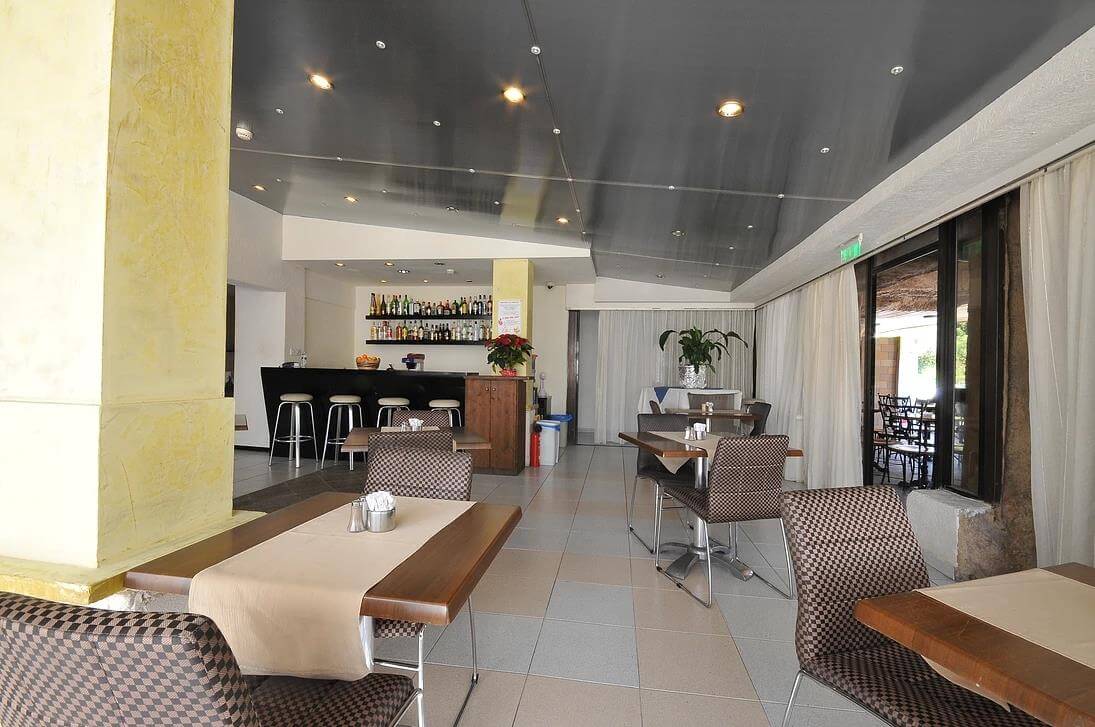 kings hotel bar