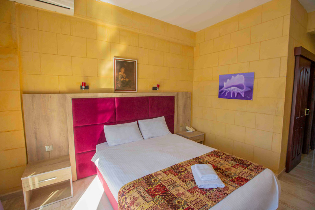 hotel-room-beds-lapida-hotel