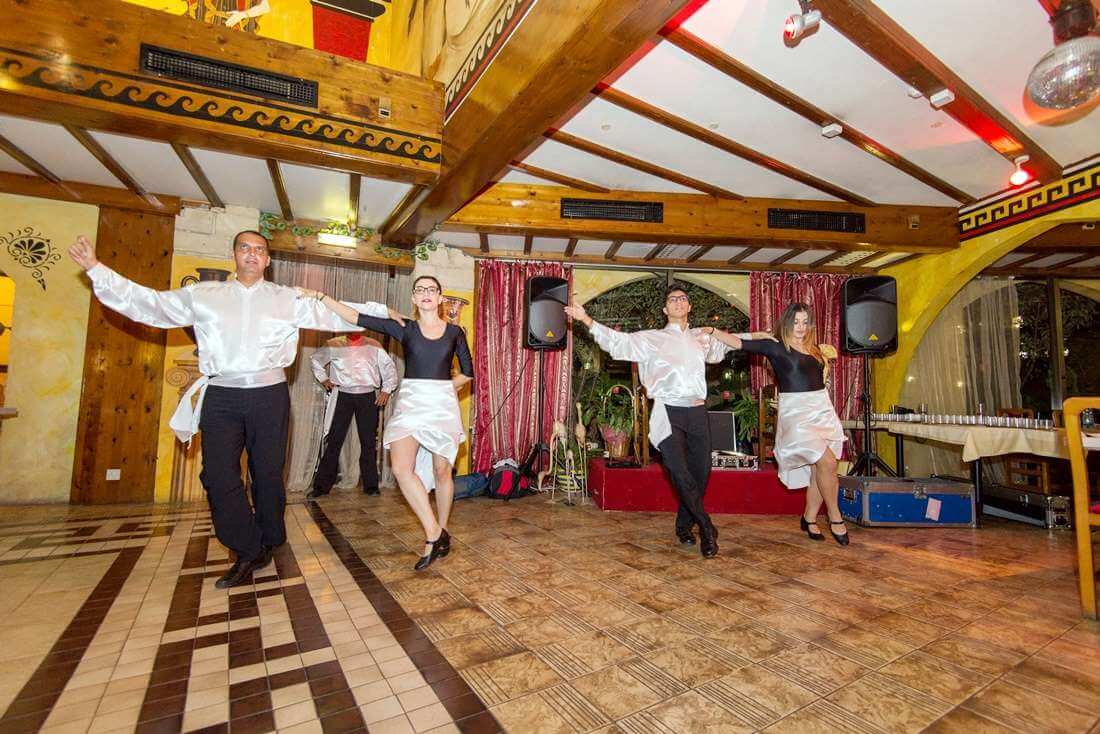 roman hotel restaurant entertainment