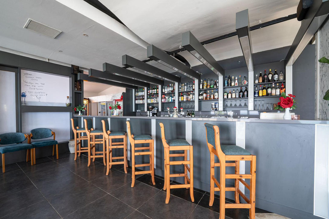 manolya bar sitting kyrenia
