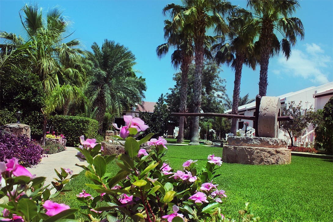 Almond Holiday Village