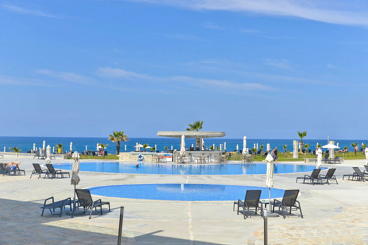 10 amphora hotel pools cyprus