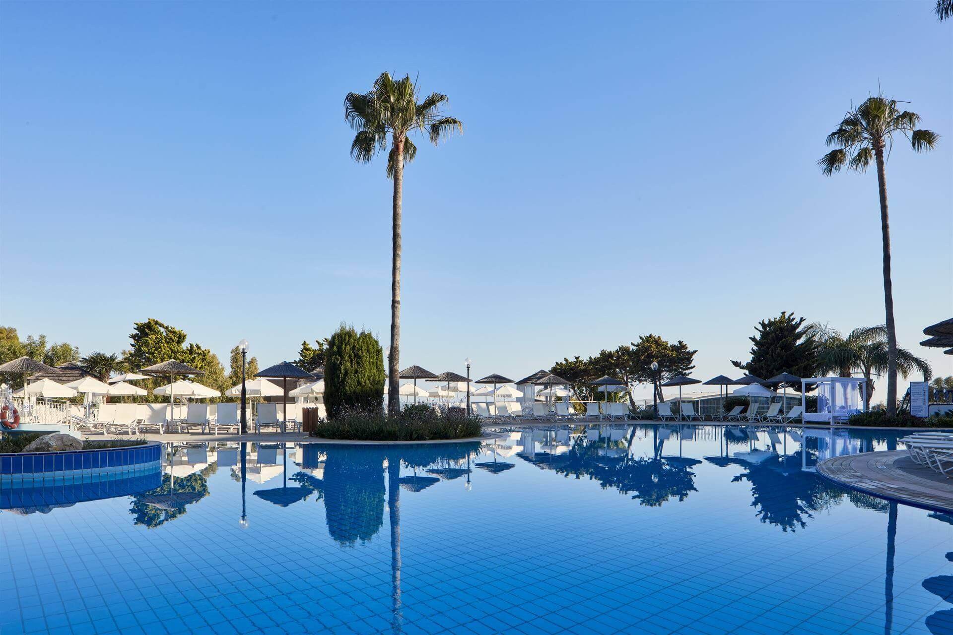 1-atlantica-bay-hotel-limassol.jpg