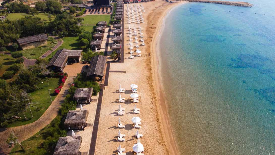 concorde pool beach