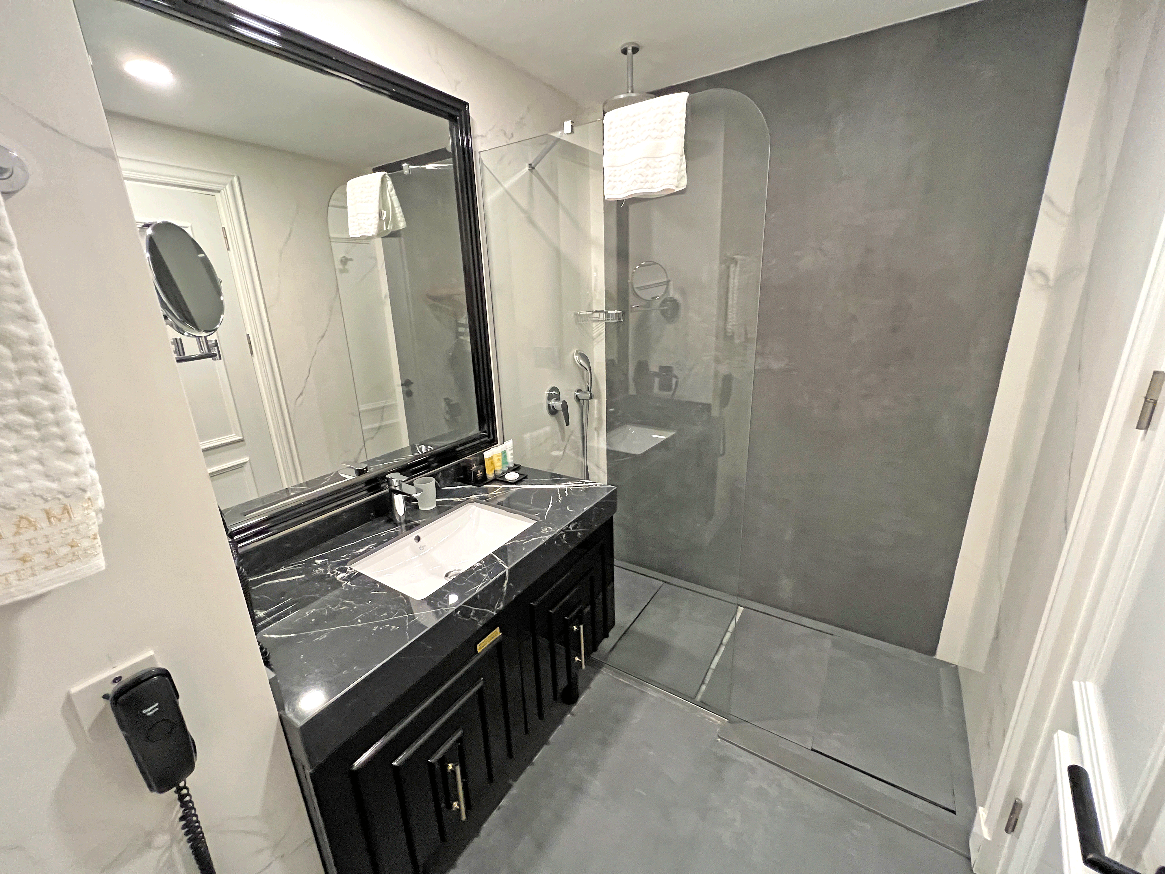 Deluxe Room with Mountain View 