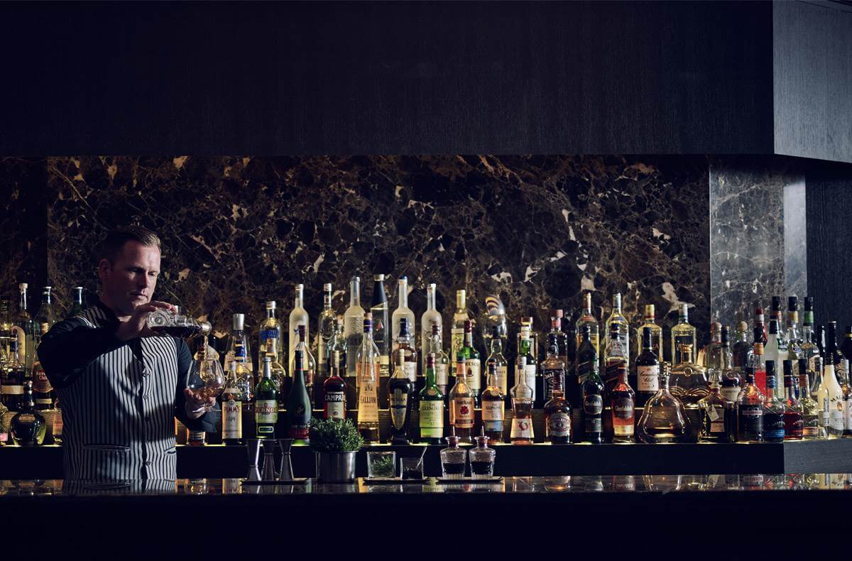 four seasons hotel bar