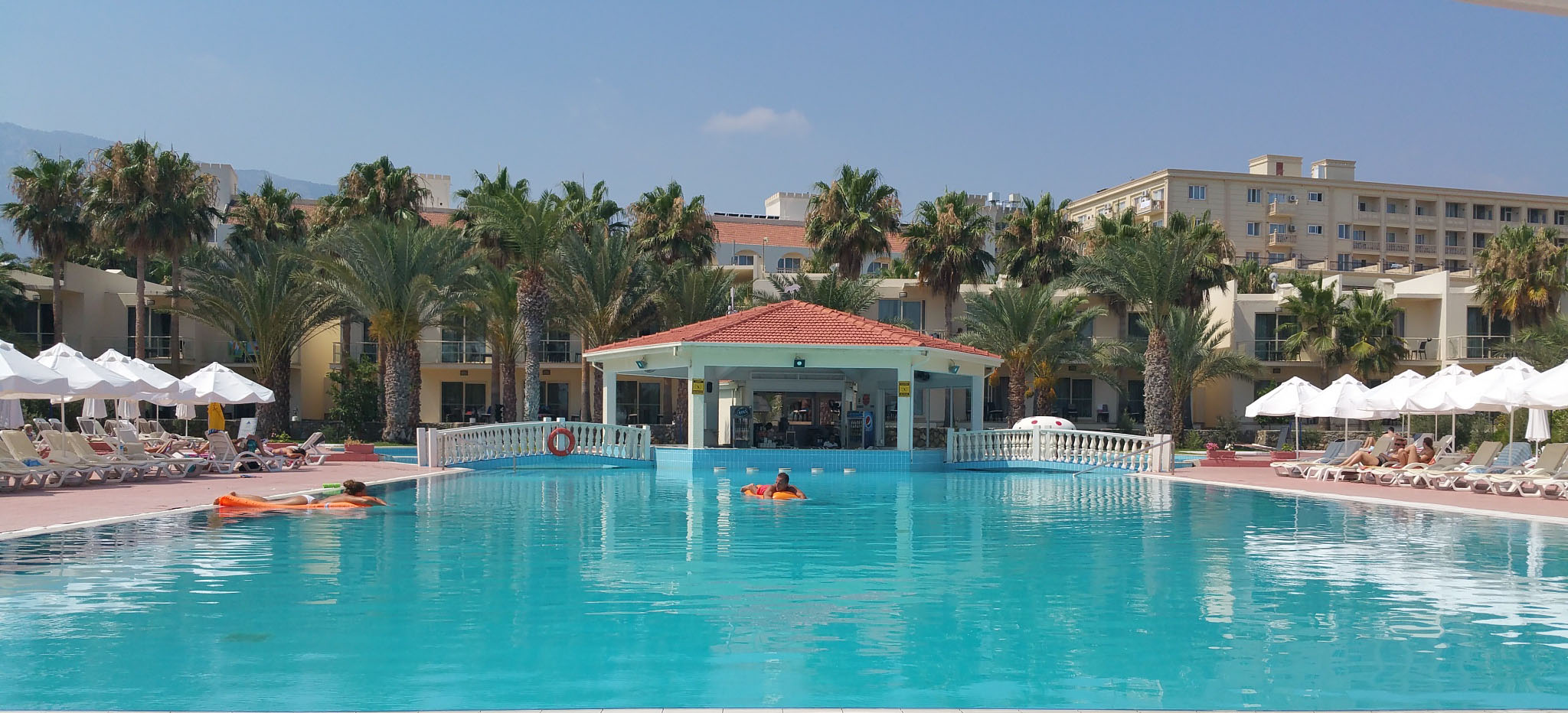 oscar-resort-hotel-sunbathing
