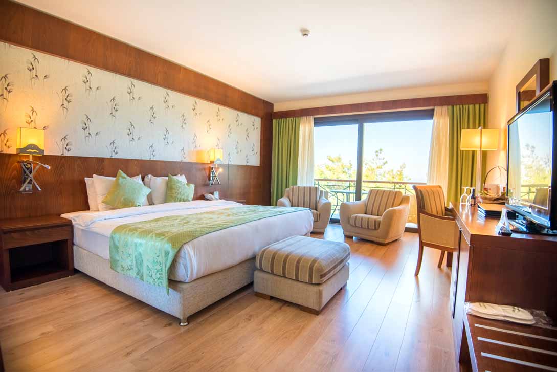 Residence Room with 4 Rounds of Golf 