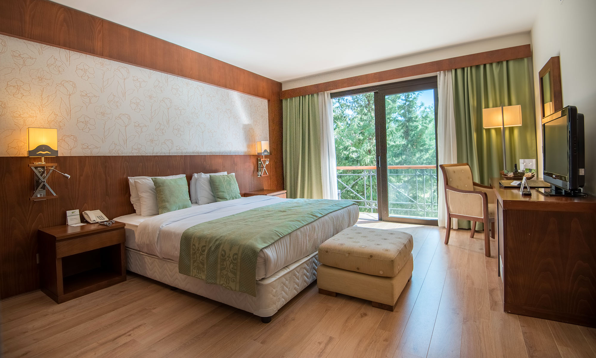 Residence Room with 4 Rounds of Golf 