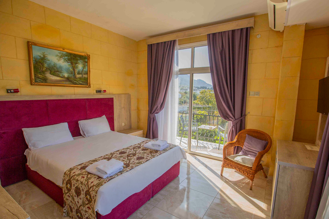 hotel-room-bedroom-lapida-hotel