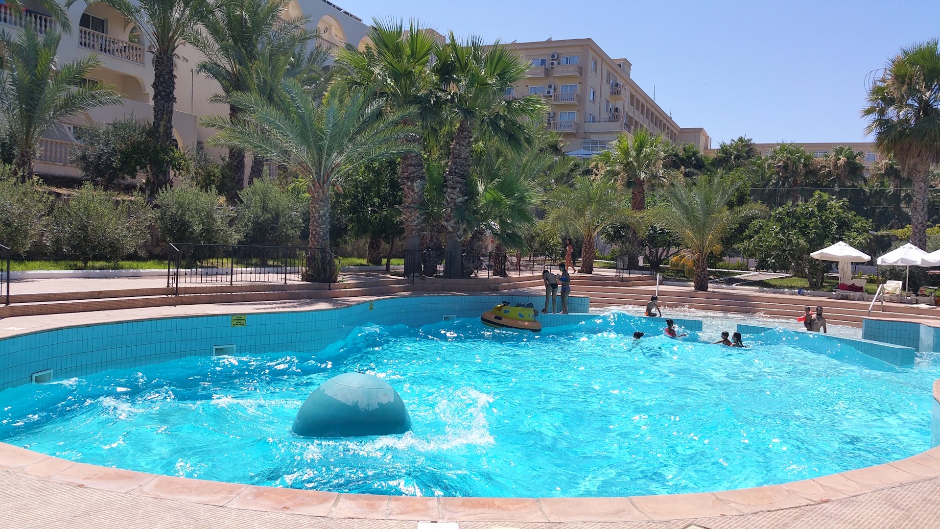 oscar resort hotel swimming pool