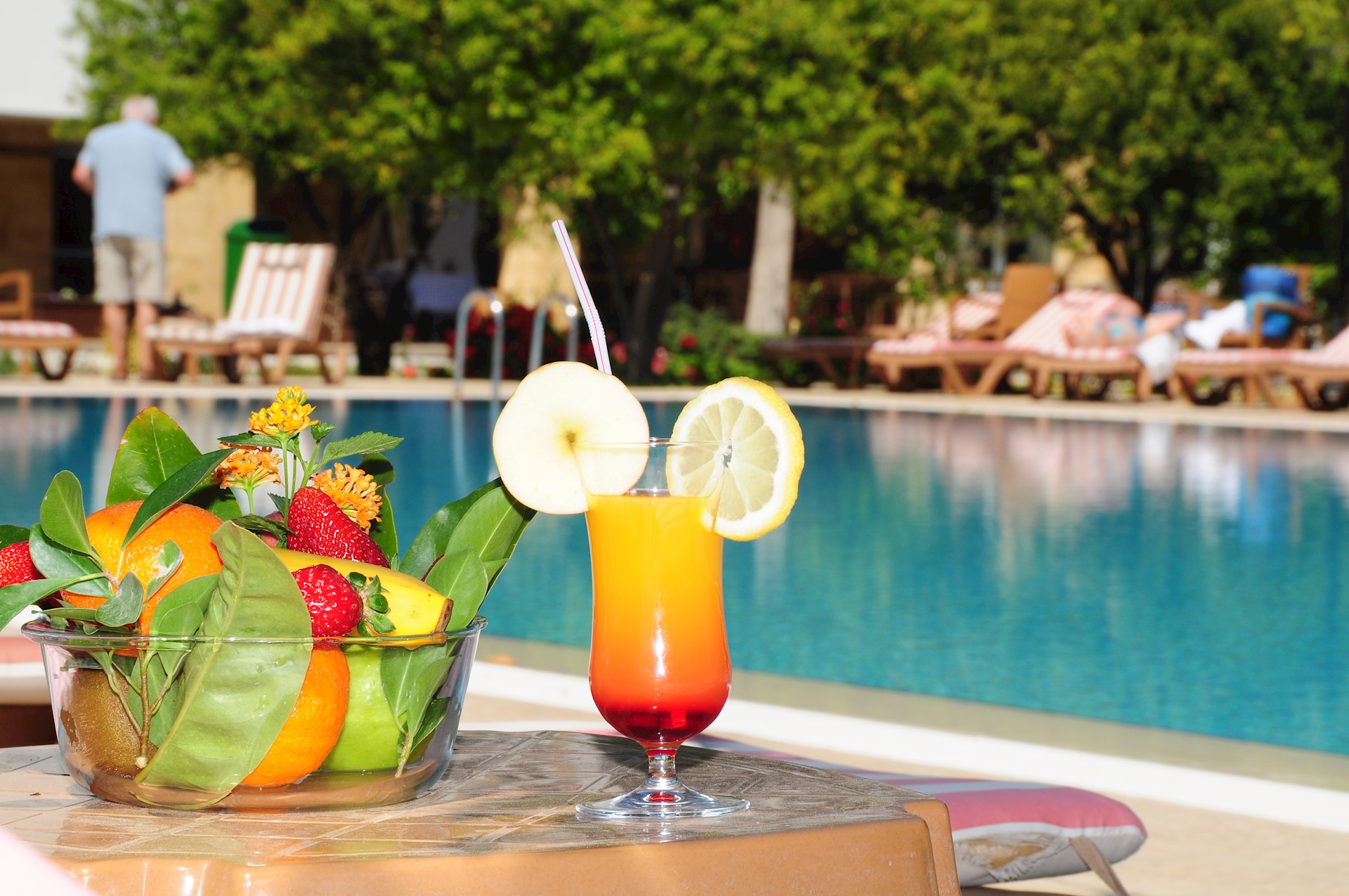 10-pia-bella-hotel-pool-bar.jpg