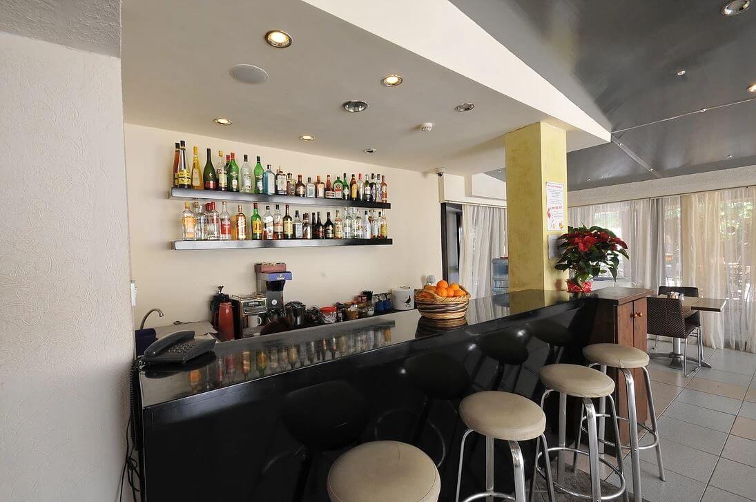 kings hotel bar