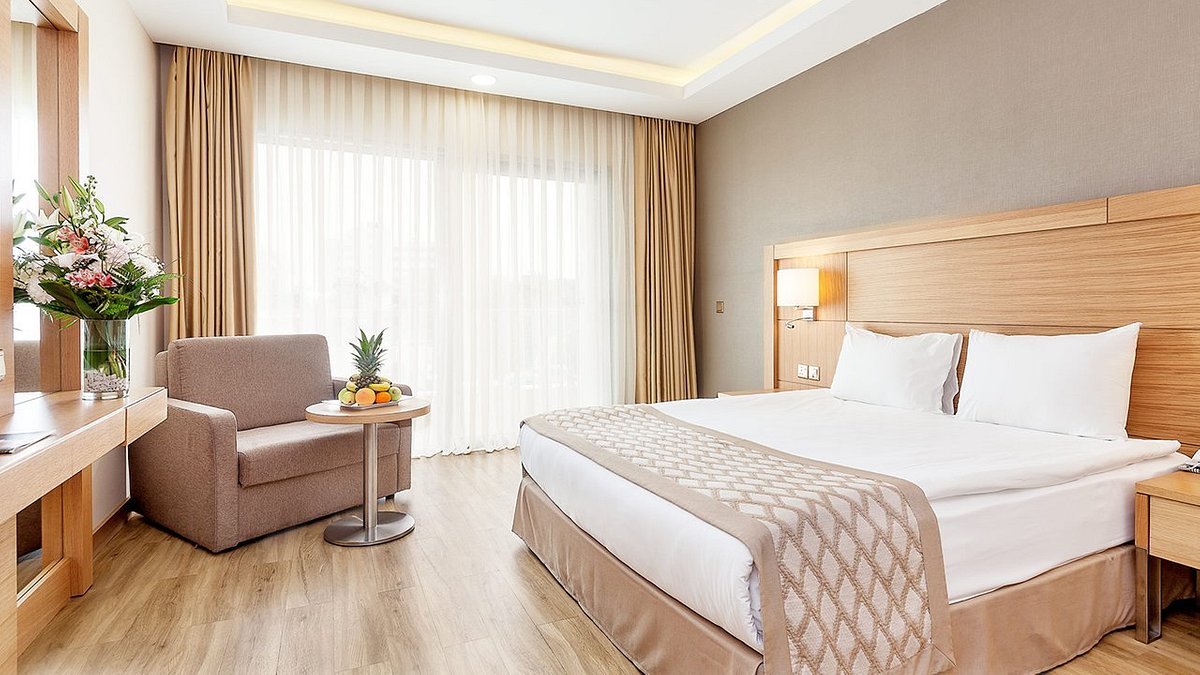 Salamis Garden Room Bedroom Interior