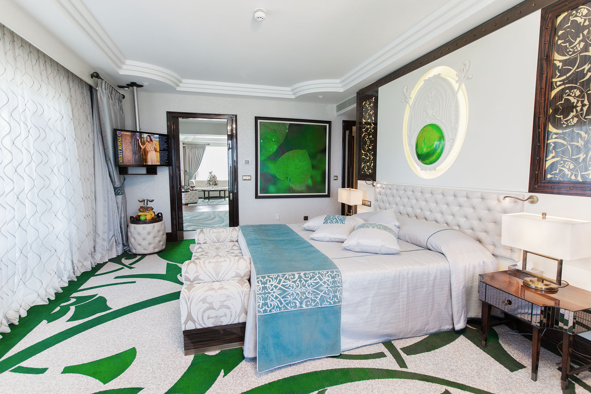 merit deluxe hotel room