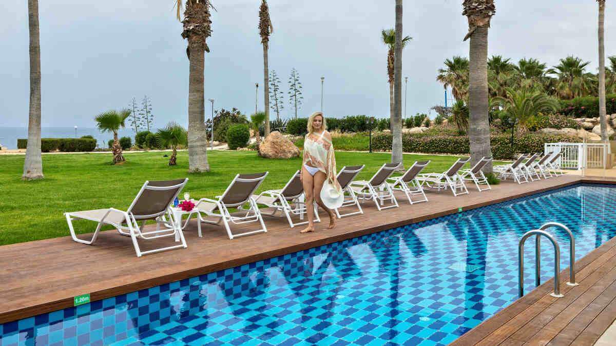 leonardo laura beach resort pool