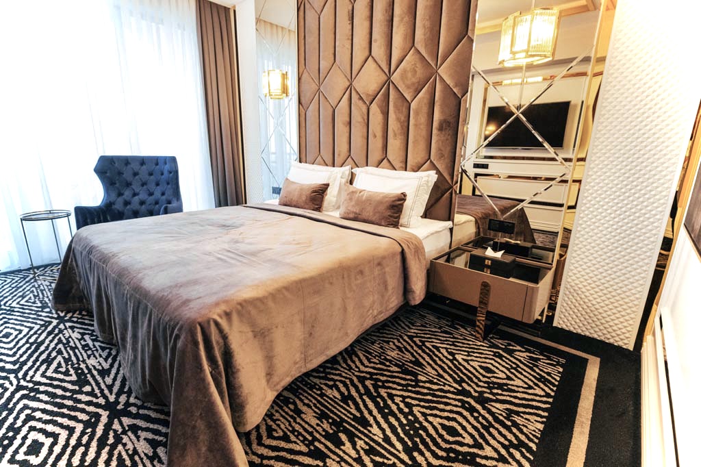 Deluxe Room with Mountain View 