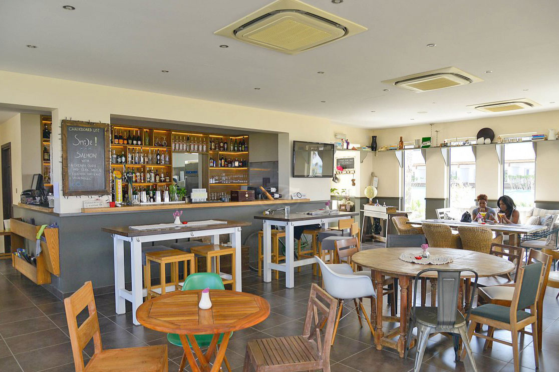 13 amphora hotel bar cyprus (1)