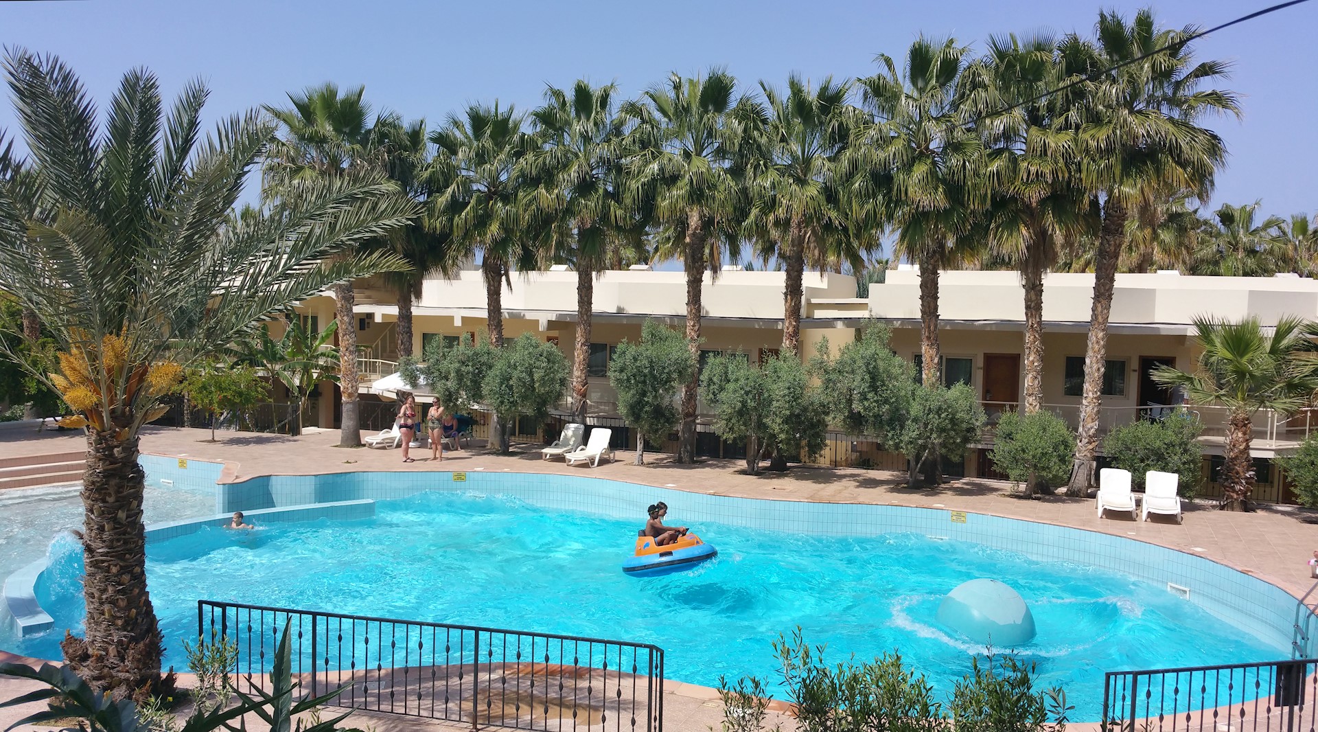 oscar resort hotel wave pool