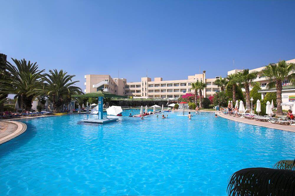 aloe hotel pool oveview