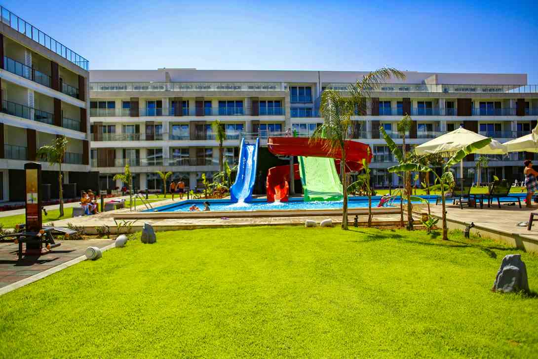 Courtyard Long Beach Holiday Resort
