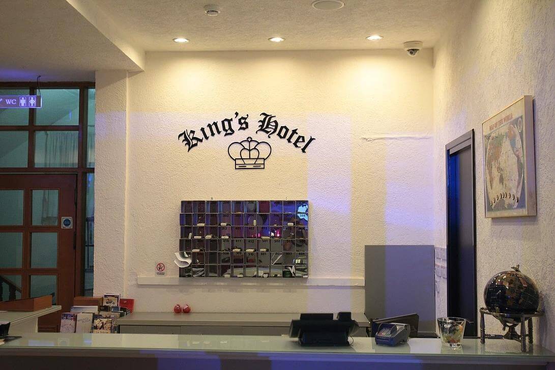 kings hotel reception