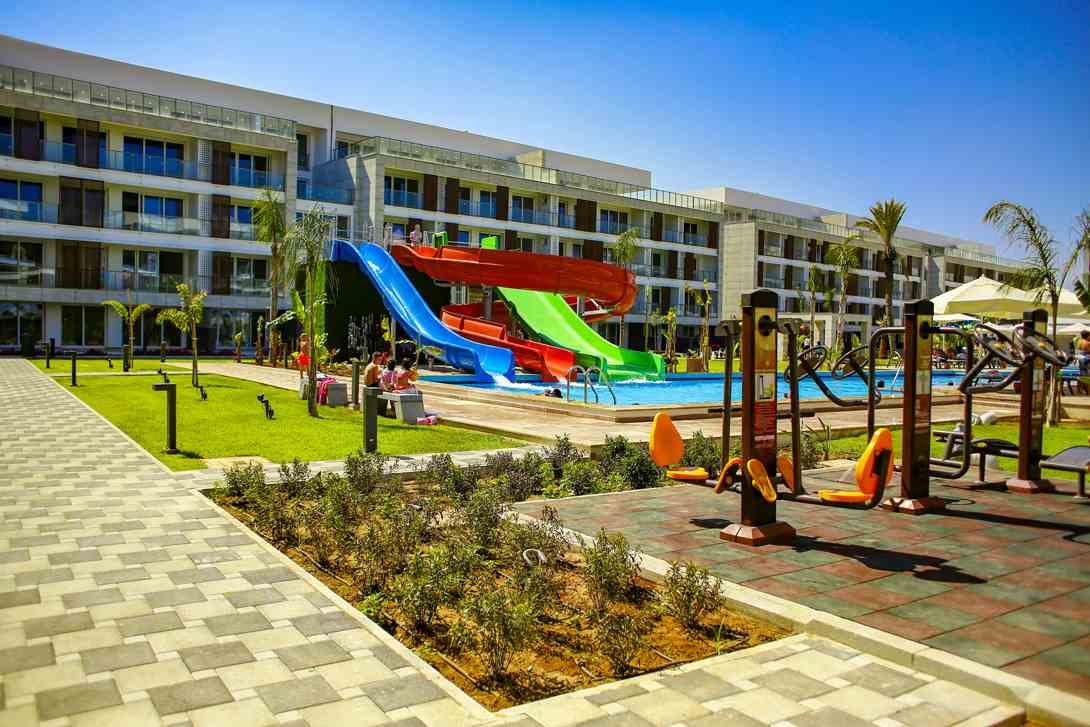 Courtyard Long Beach Holiday Resort