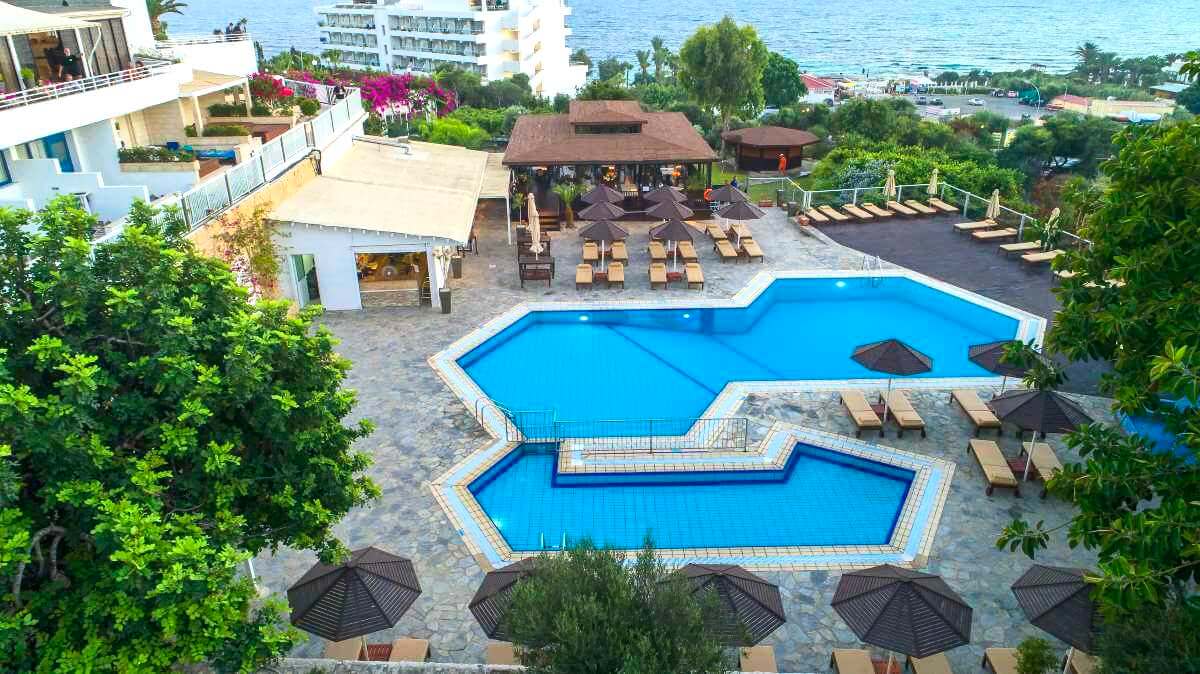bella napa hotel swimming pool
