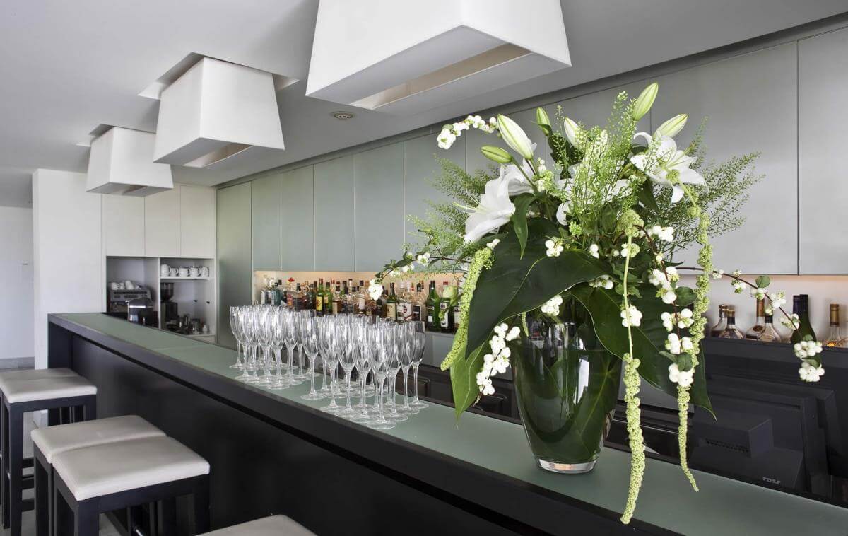 almyra hotel bar cyprus
