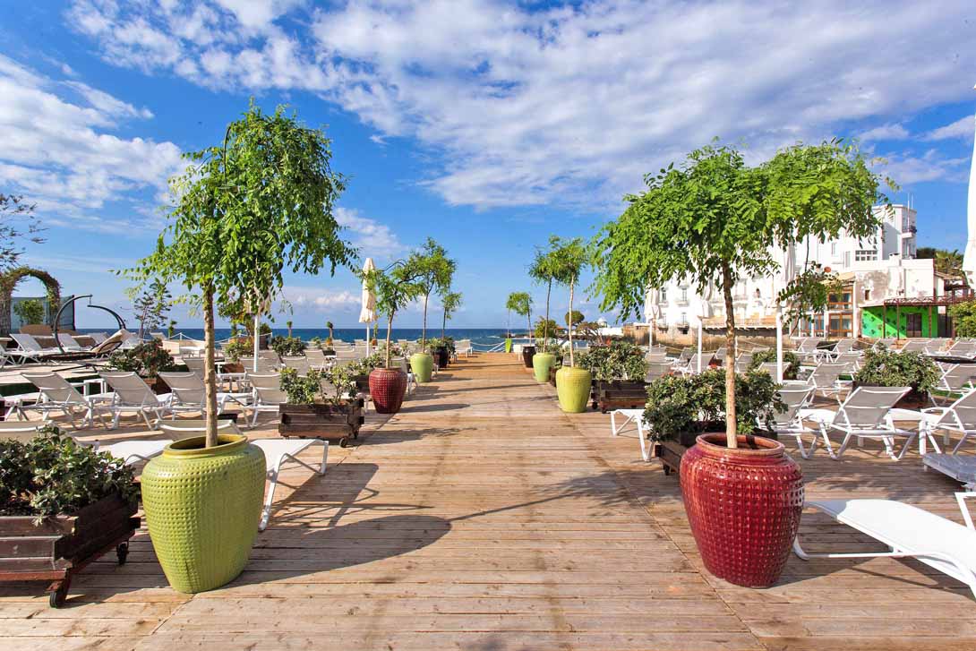 Rocks Hotel