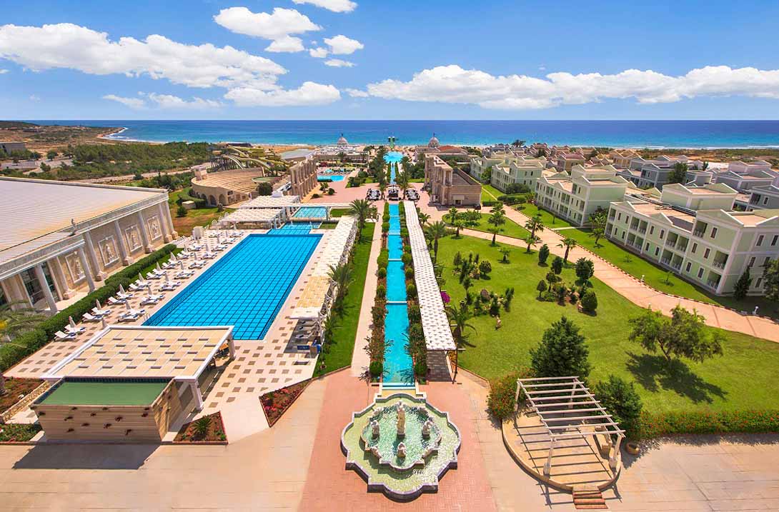 kaya artemis pool view