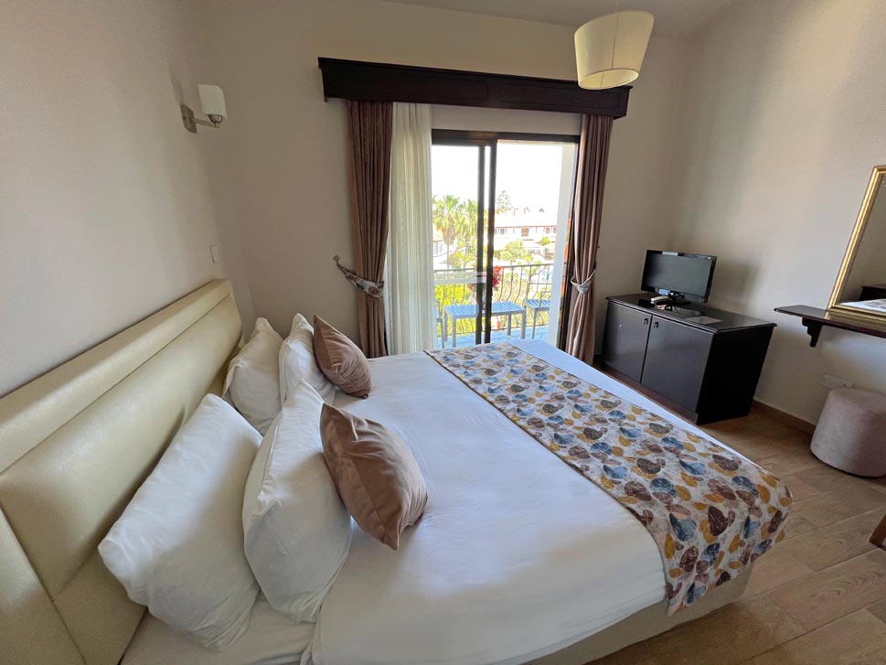 garden view double bedroom ship inn