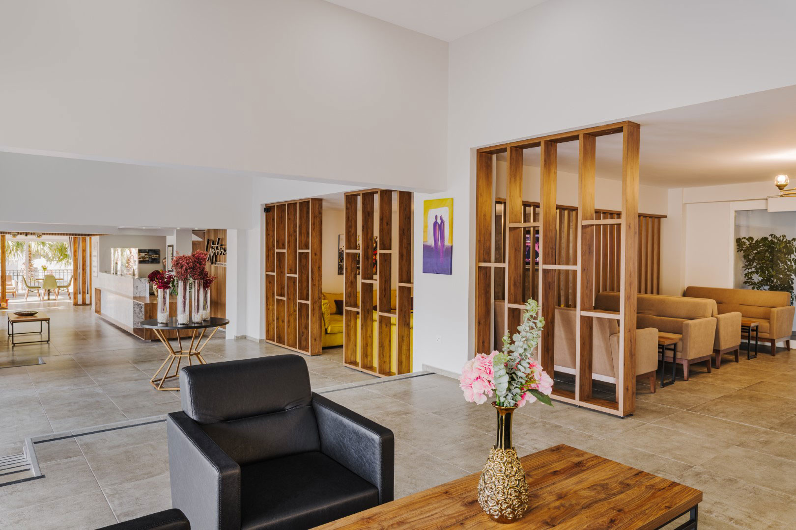 11 uptown anadolu indoor daining area kyrenia.jpg