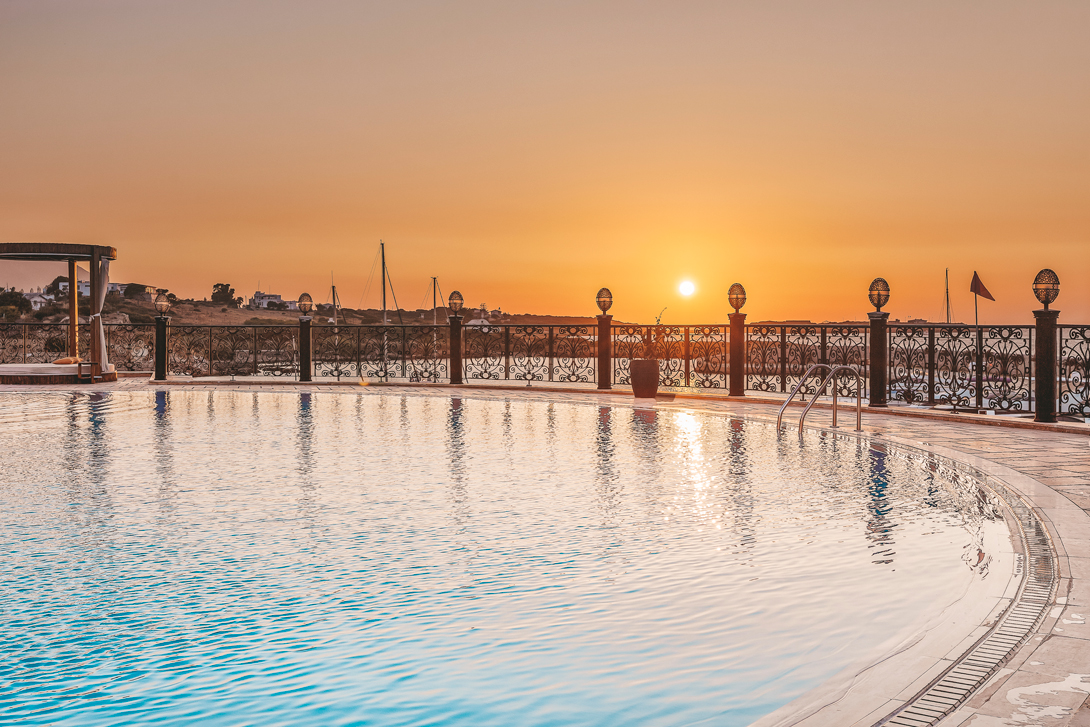 4 les ambassadeurs pool kyrenia