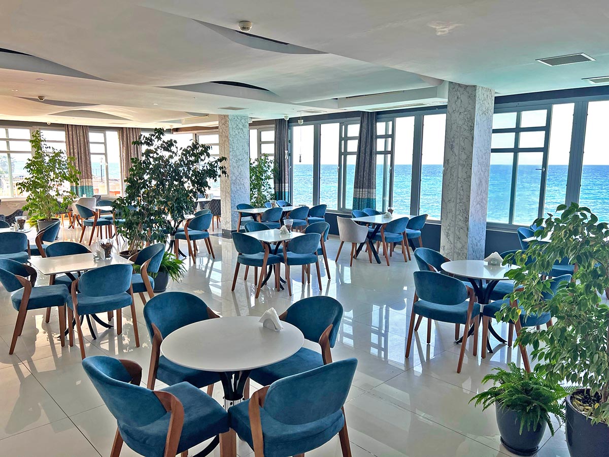 32 manolya hotel restaurant sitting