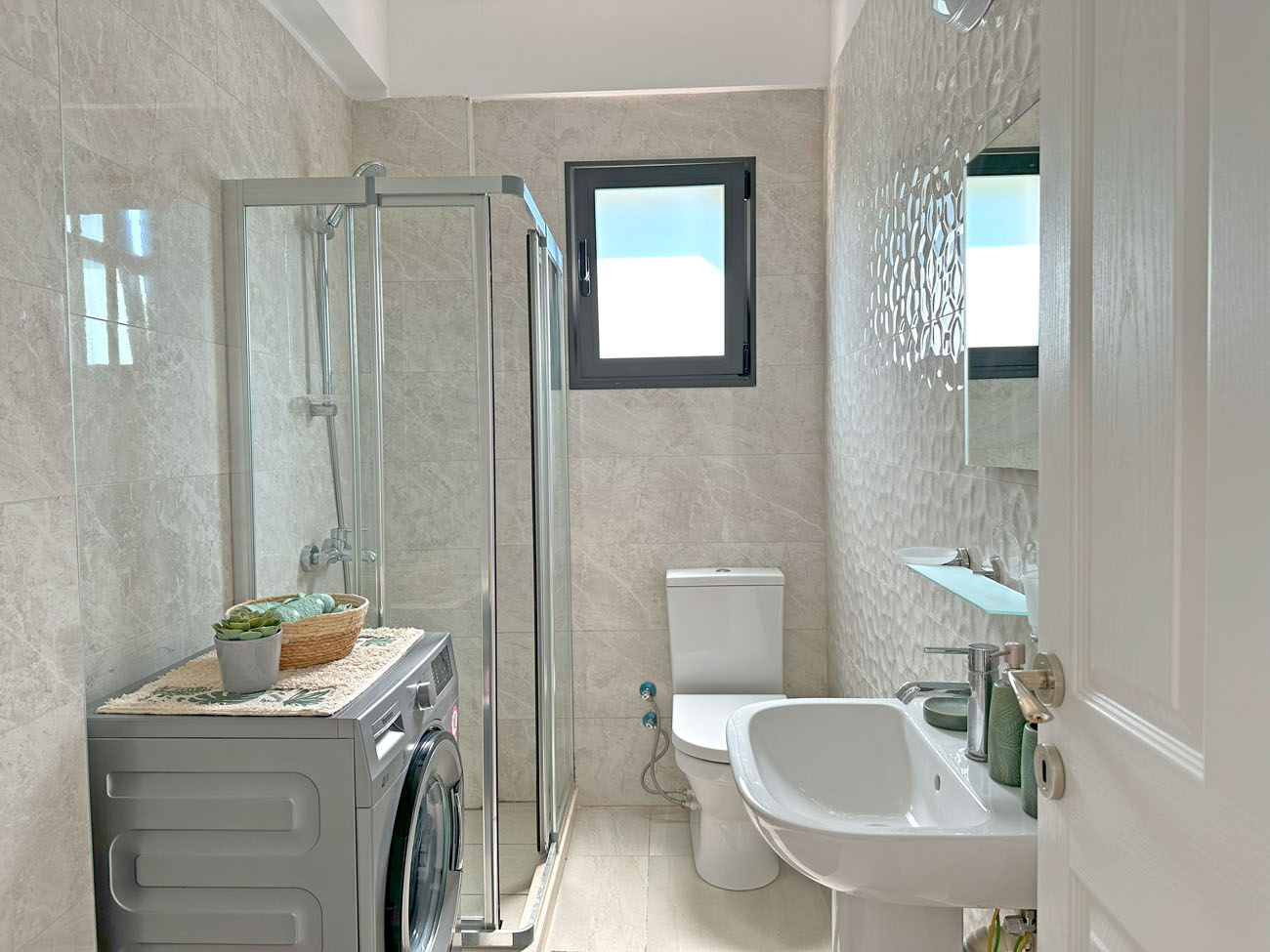 One Bedroom Apartment 