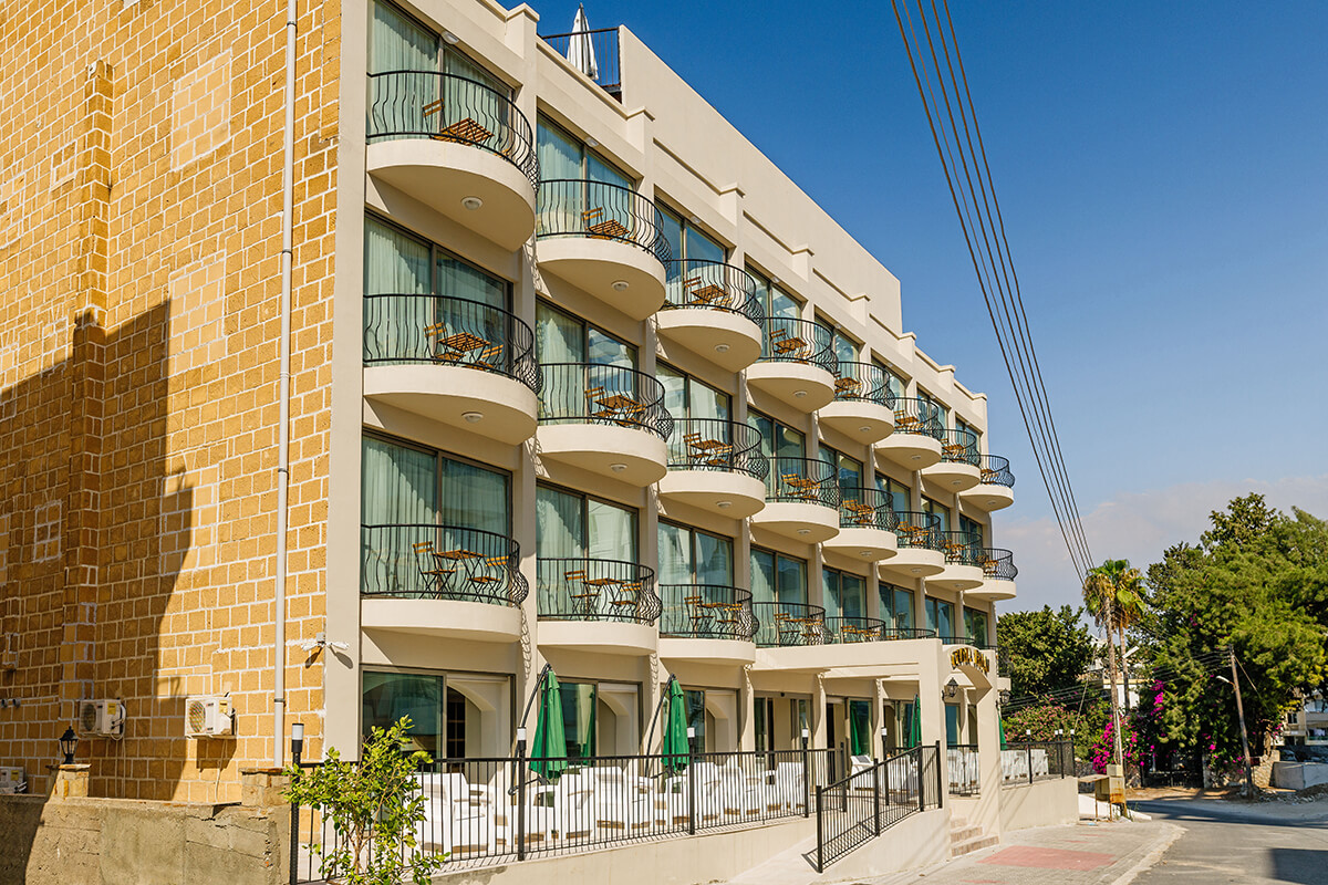 Olivia Palm Hotel