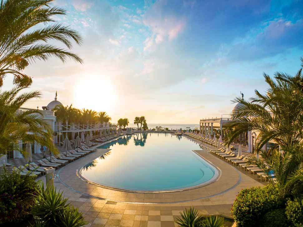 kaya artemis pool view
