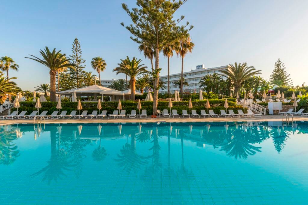 nissi beach hotel swimming pool