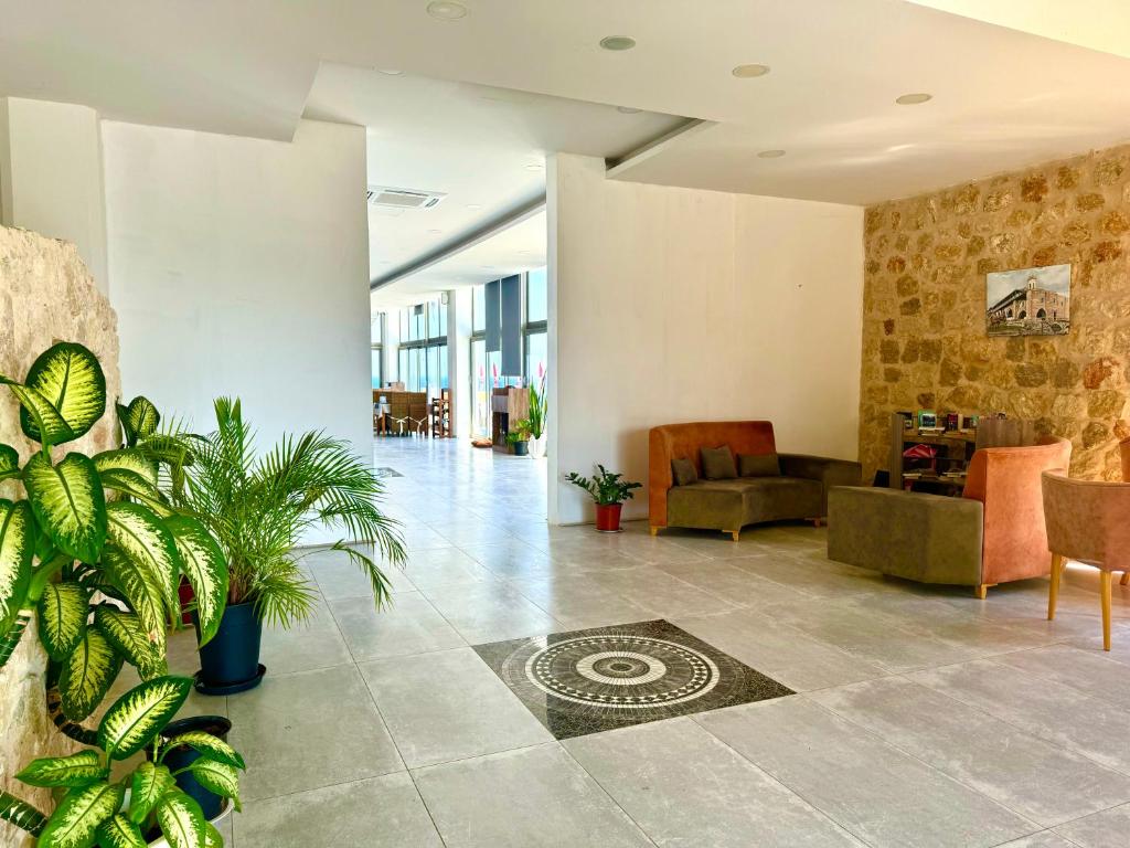 burhans hotel reception area